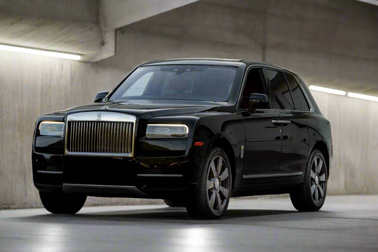 Rolls-Royce Cullinan (Black with Red)