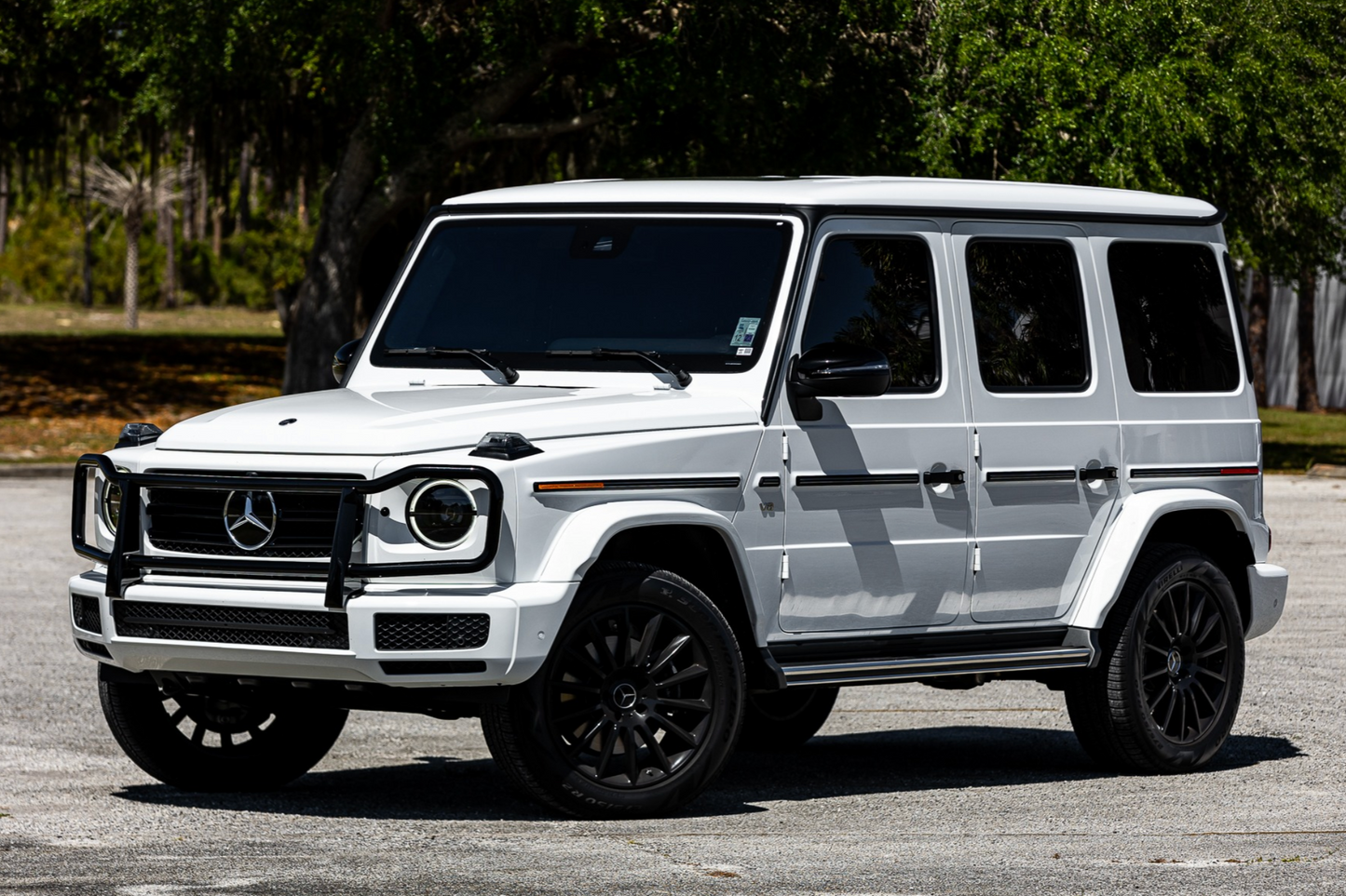 Mercedez Bens G 550 white