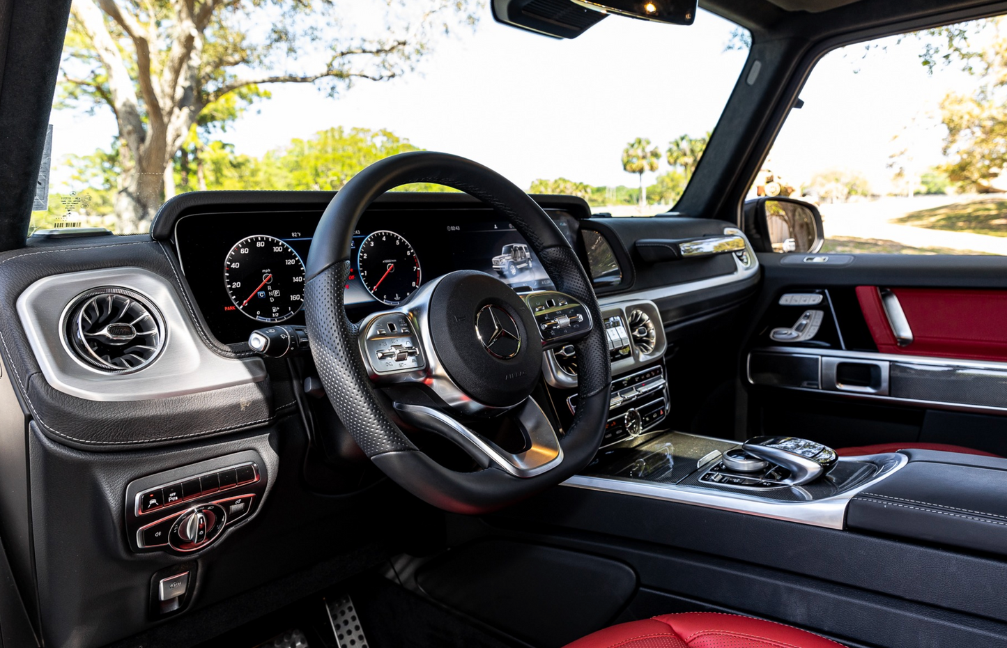 Mercedez Bens G 550 white