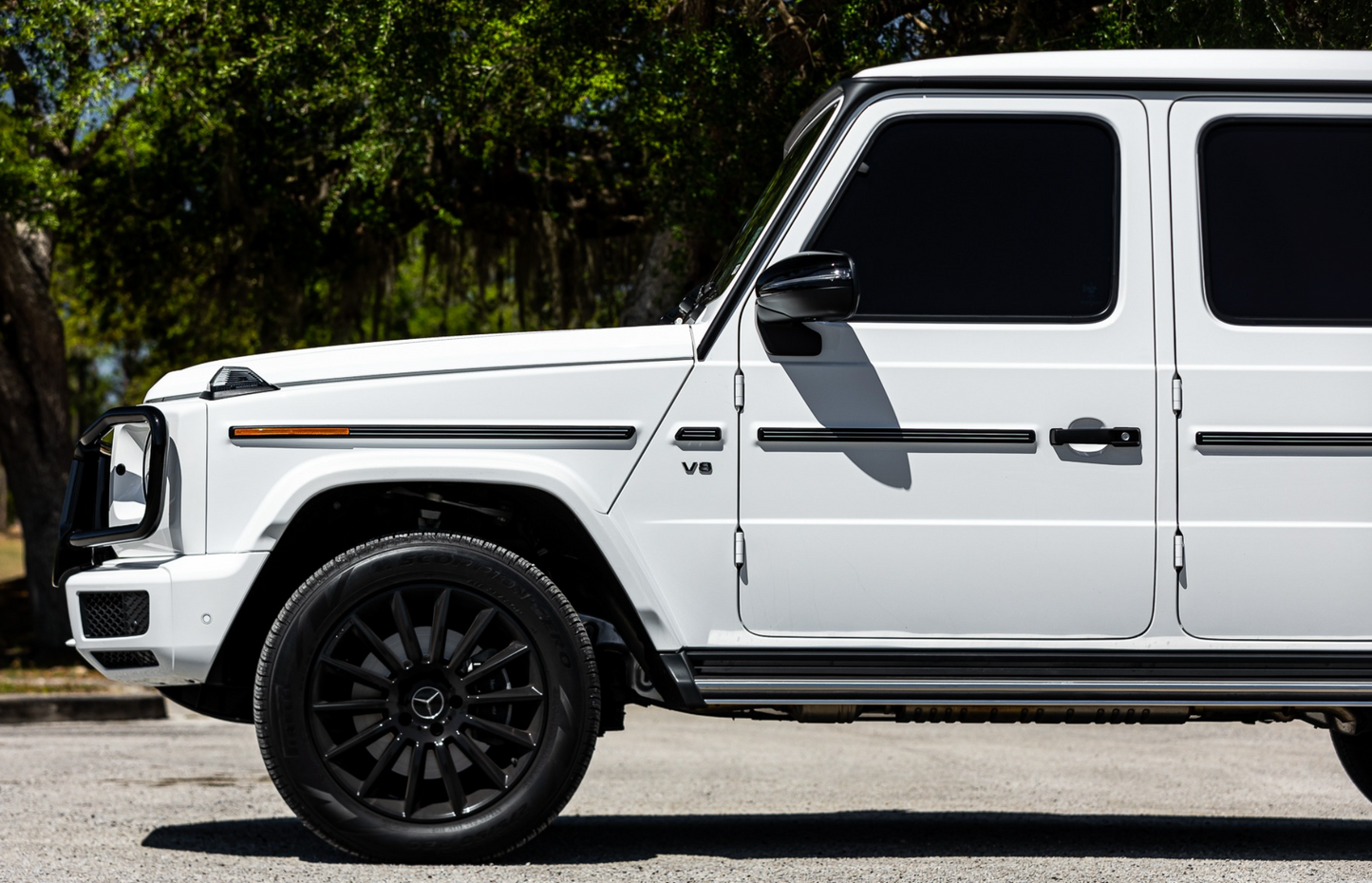 Mercedez Bens G 550 white