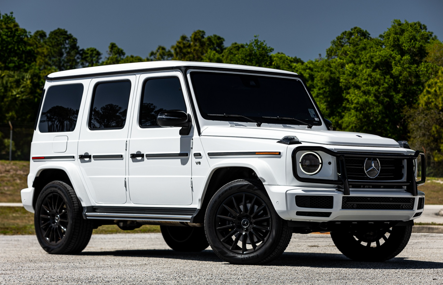 Mercedez Bens G 550 white