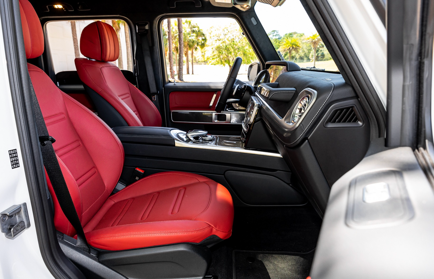 Mercedez Bens G 550 white