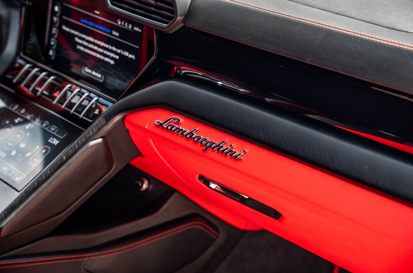 Lamborghini Urus Black/Red