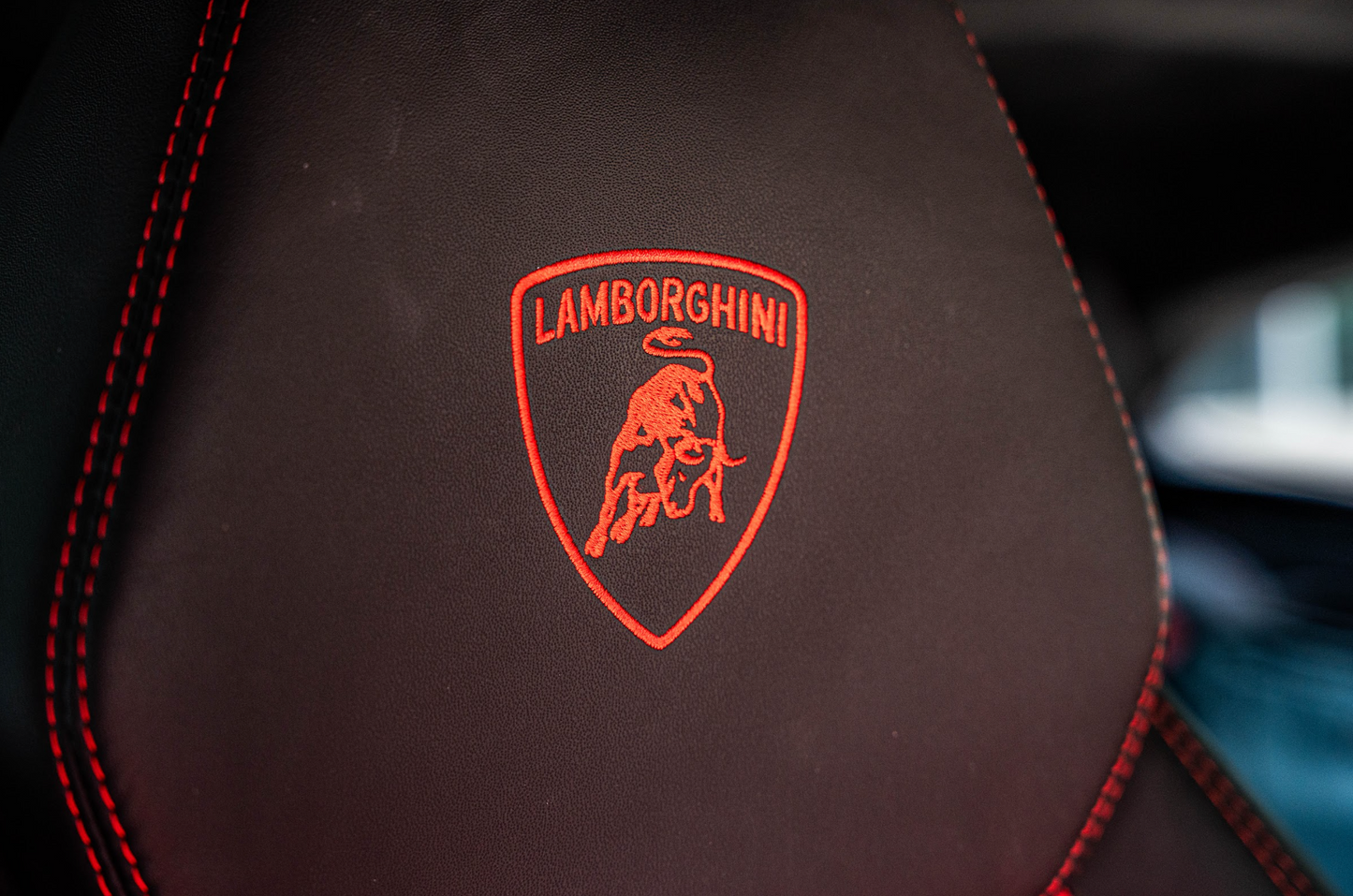 Lamborghini Urus Black/Red