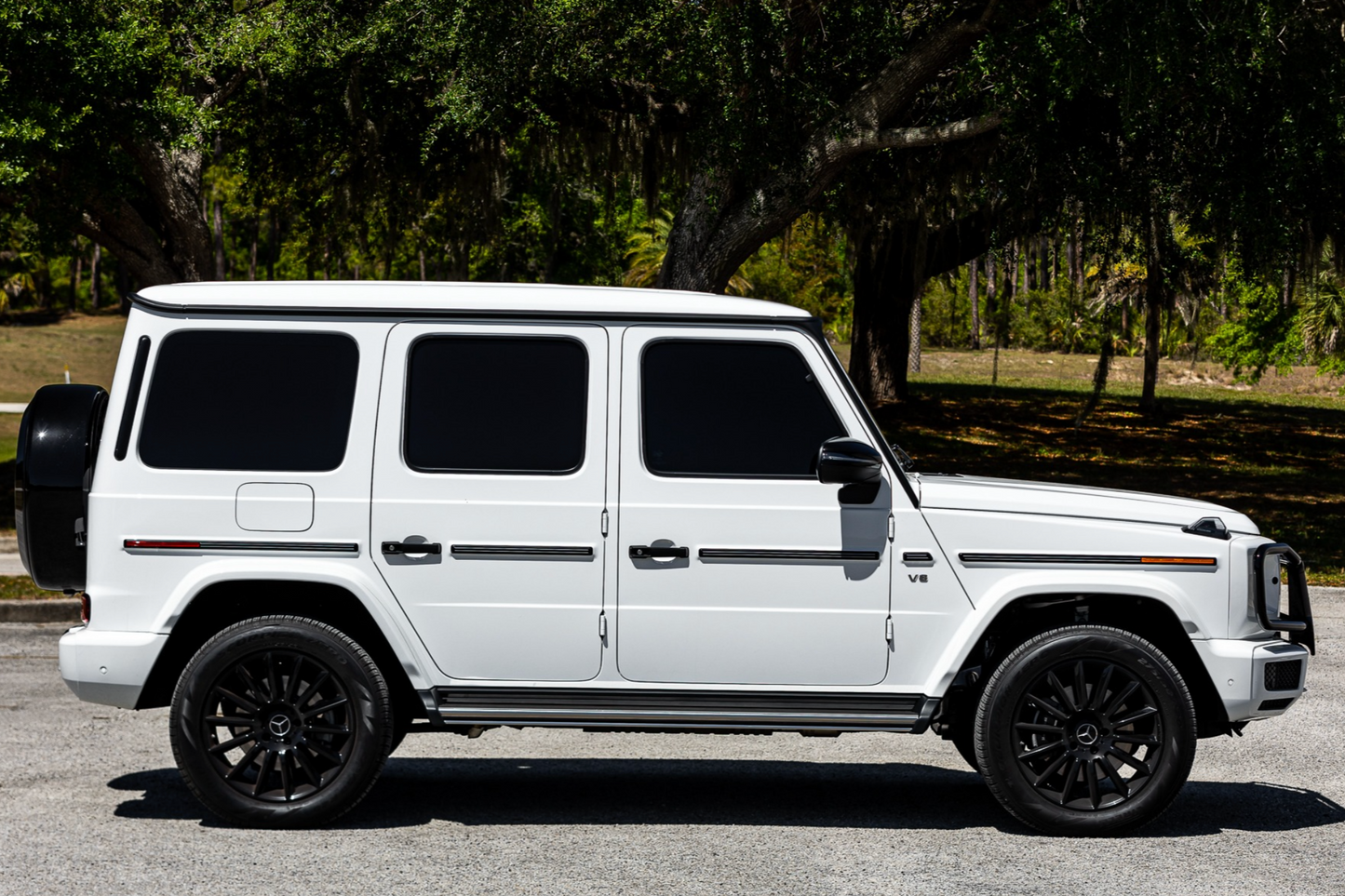 Mercedez Bens G 550 white