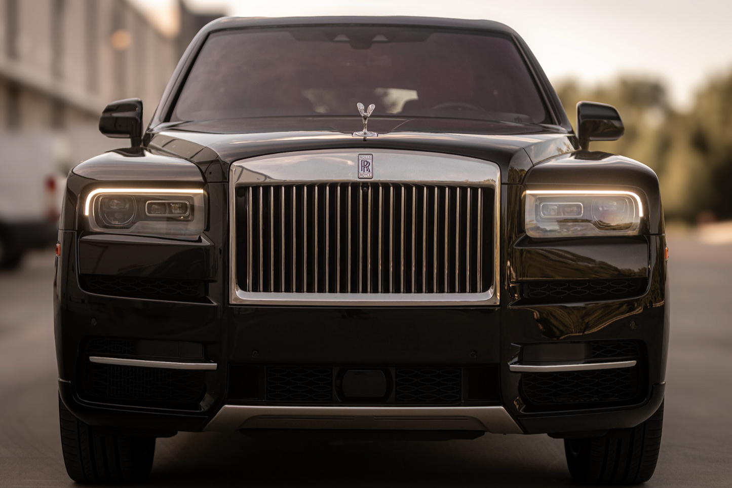 Rolls-Royce Cullinan (Black with Red)