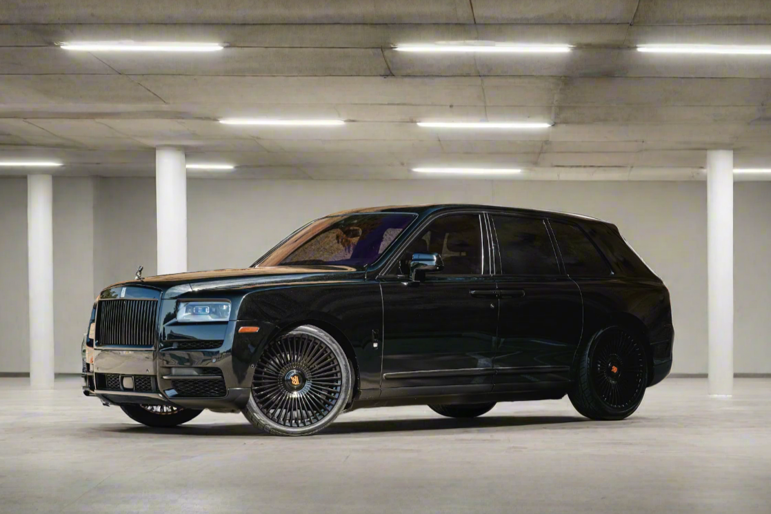 Rolls-Royce Cullinan (Black)