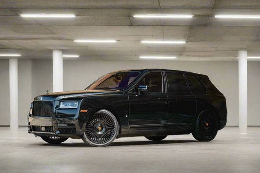Rolls-Royce Cullinan (Black)