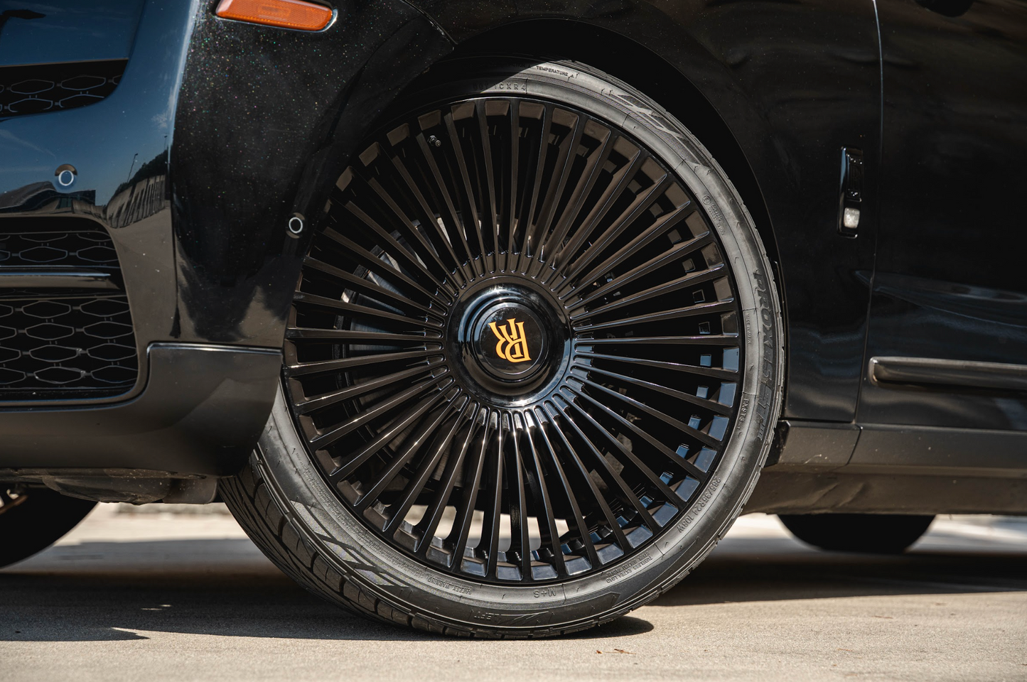 Rolls-Royce Cullinan (Black)