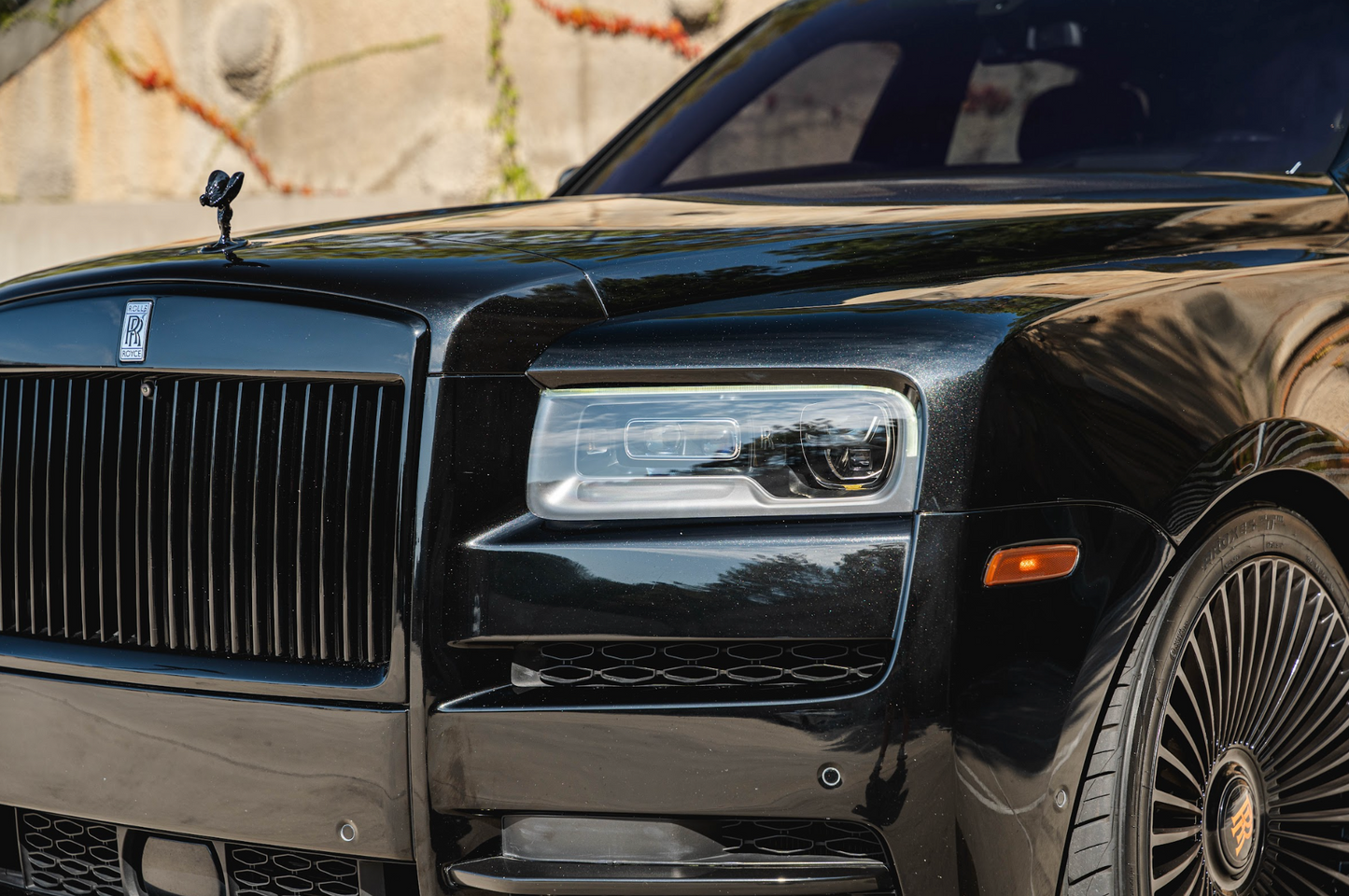 Rolls-Royce Cullinan (Black)