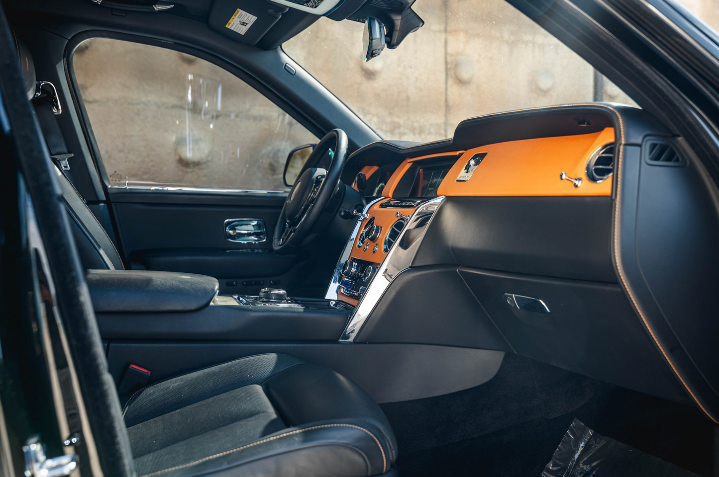 Rolls-Royce Cullinan (Black)