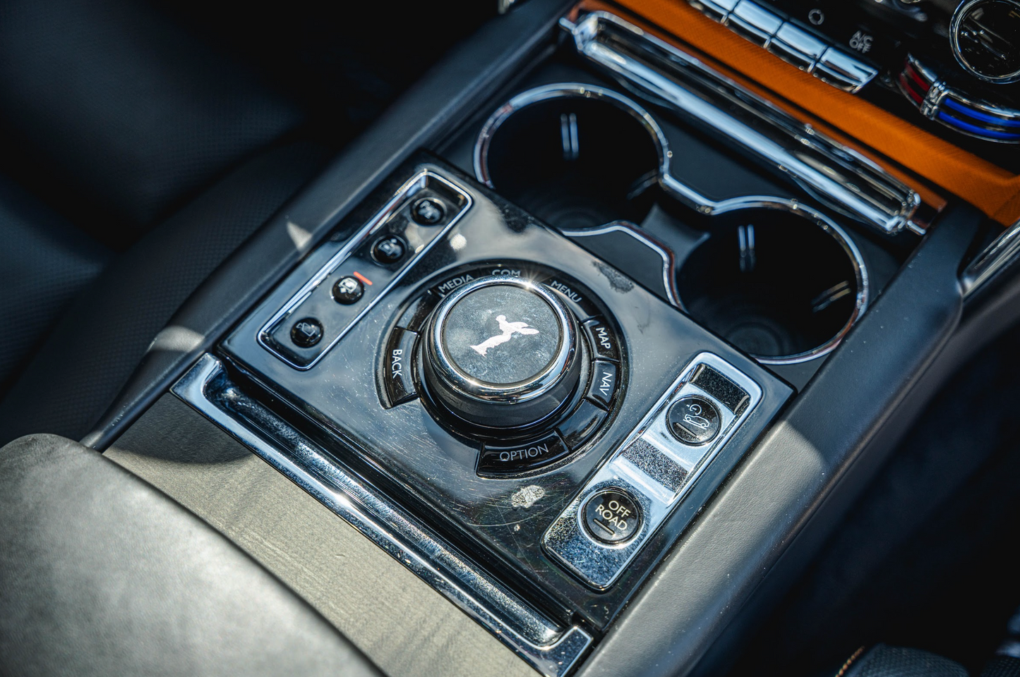 Rolls-Royce Cullinan (Black)