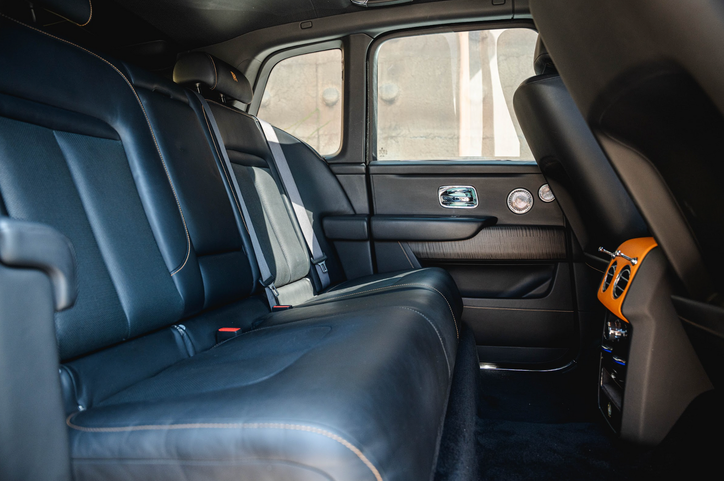 Rolls-Royce Cullinan (Black)