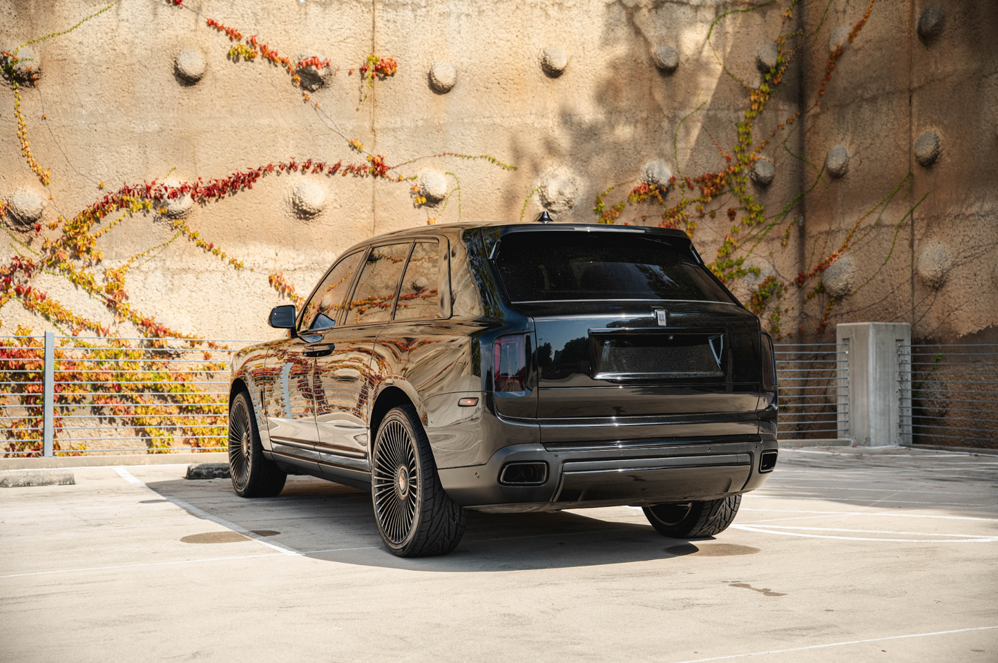 Rolls-Royce Cullinan (Black)