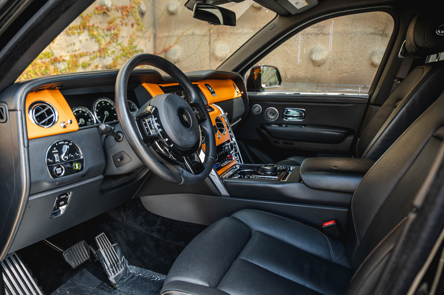 Rolls-Royce Cullinan (Black)
