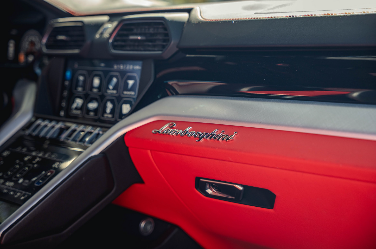 Lamborghini Urus Red