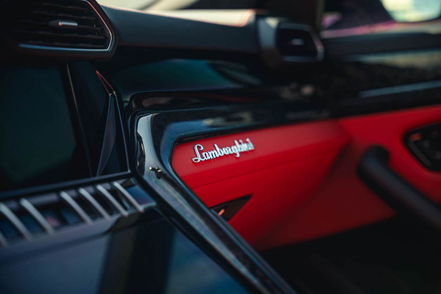 Lamborghini Urus White