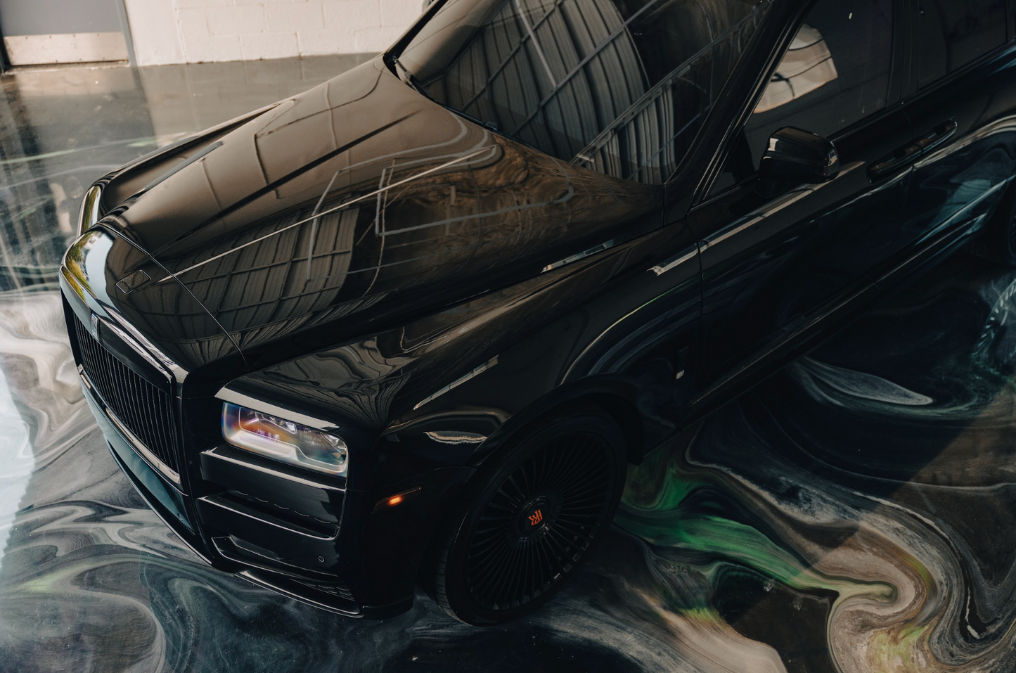 Rolls-Royce Cullinan (Black with Orange)