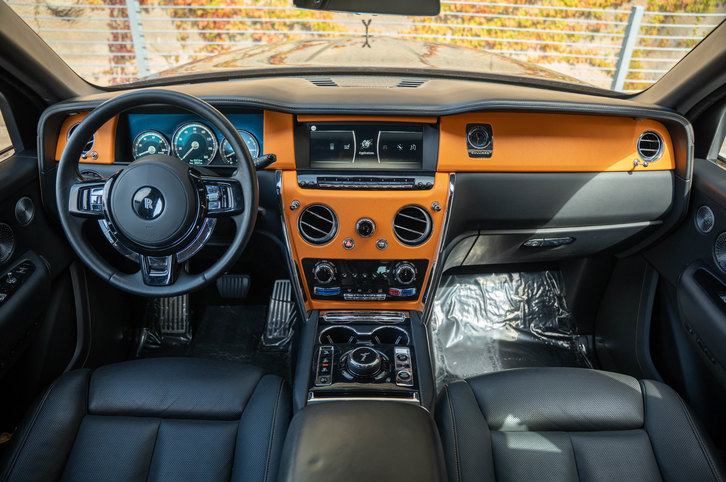 Rolls-Royce Cullinan (Black)
