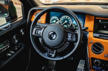Rolls-Royce Cullinan (Black)