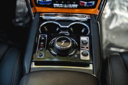 Rolls-Royce Cullinan (Black)