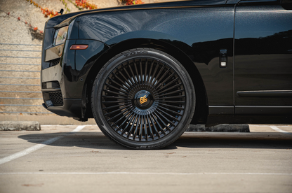Rolls-Royce Cullinan (Black)